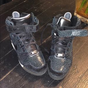 Women Nike revolution sky hi